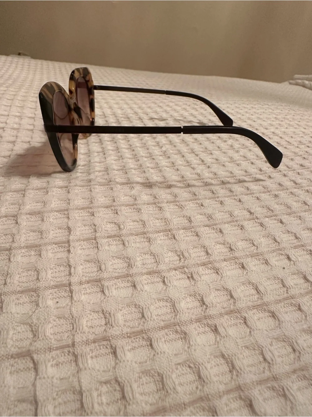 Marc Jacobs chic tortoiseshell